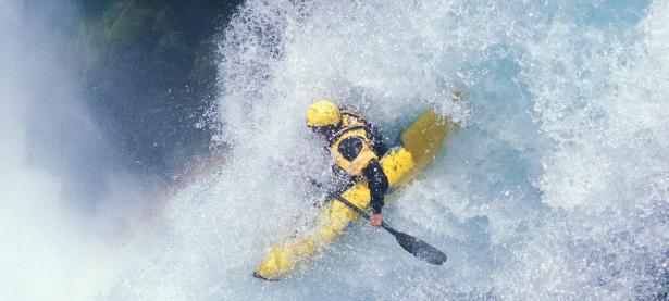 九游VIP-战车熄火沙漠夜，赛道骤雨定乾坤，当埃及战车在阿布扎比冲穿德国门线