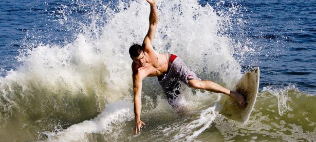 九游体育-三重锁死，逆袭之门，托尼如何让非洲雄狮在墨西哥的狂轰滥炸中成为英雄