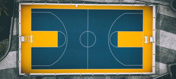 九游官网-王者归来与整体碾压，足球世界的双重奏