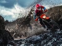 九游娱乐官方网站-绿茵与硬木的对话，当英超争冠焦点战遇上森林狼压制猛龙