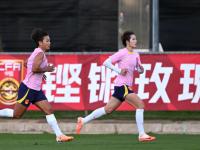 9you娱乐-迎难而上：女足比赛球员征服困难