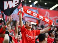 九游体育直播-包含球迷狂热加油声不断，球队士气高涨的词条