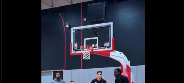 九游娱乐官方-火箭队遭遇六连败，卡佩拉：我们需要更好的团结