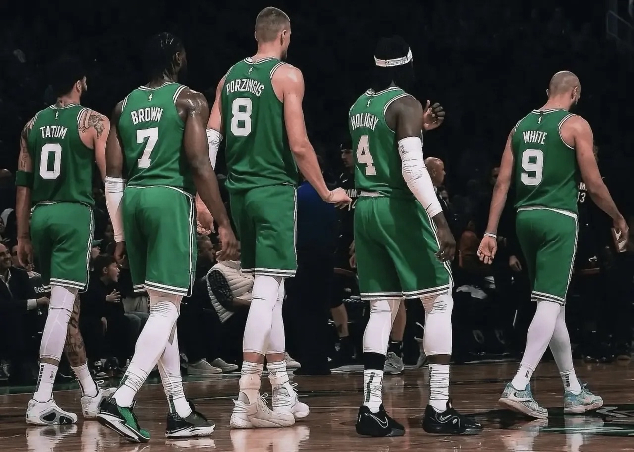 包含凯尔特人队团结一心备战重要比赛的词条 包含凯尔特人队团结一心备战重要比赛的词条