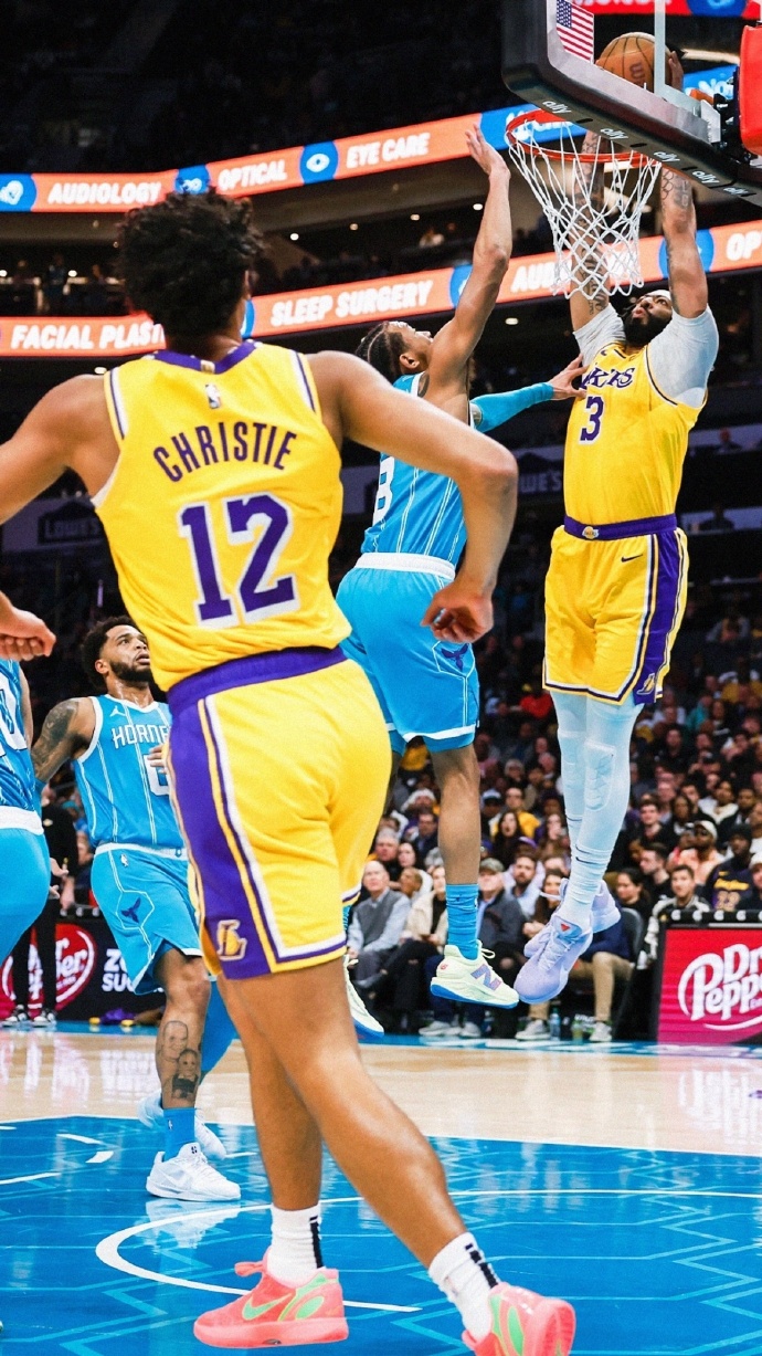 浓眉三双,湖人击败黄蜂 浓眉三双,湖人击败黄蜂