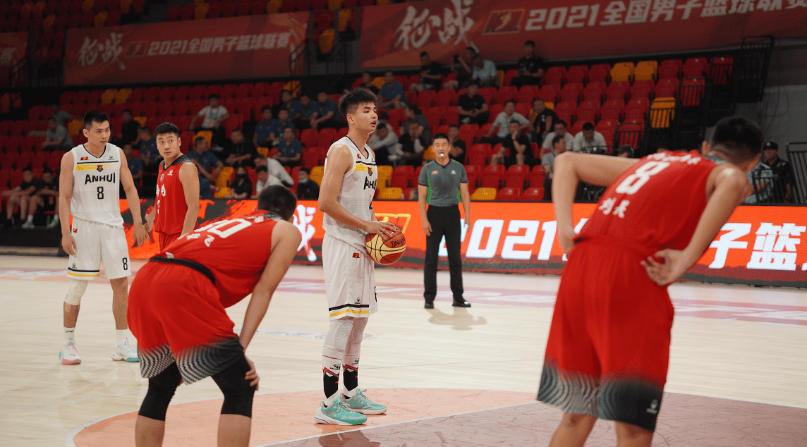 云南队大胜海南男篮，获得宝贵积分