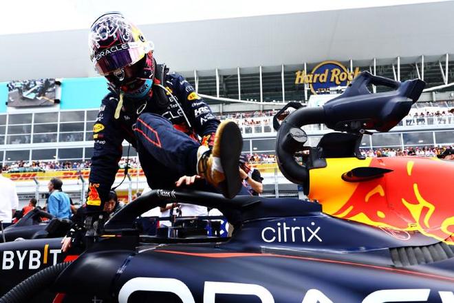 关于红牛车队绝杀迈凯伦，佩雷兹状态火热的信息